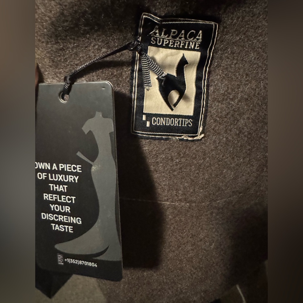 Elegant Gray Alpaca Coat with fox Fur details - Picture 7 of 9